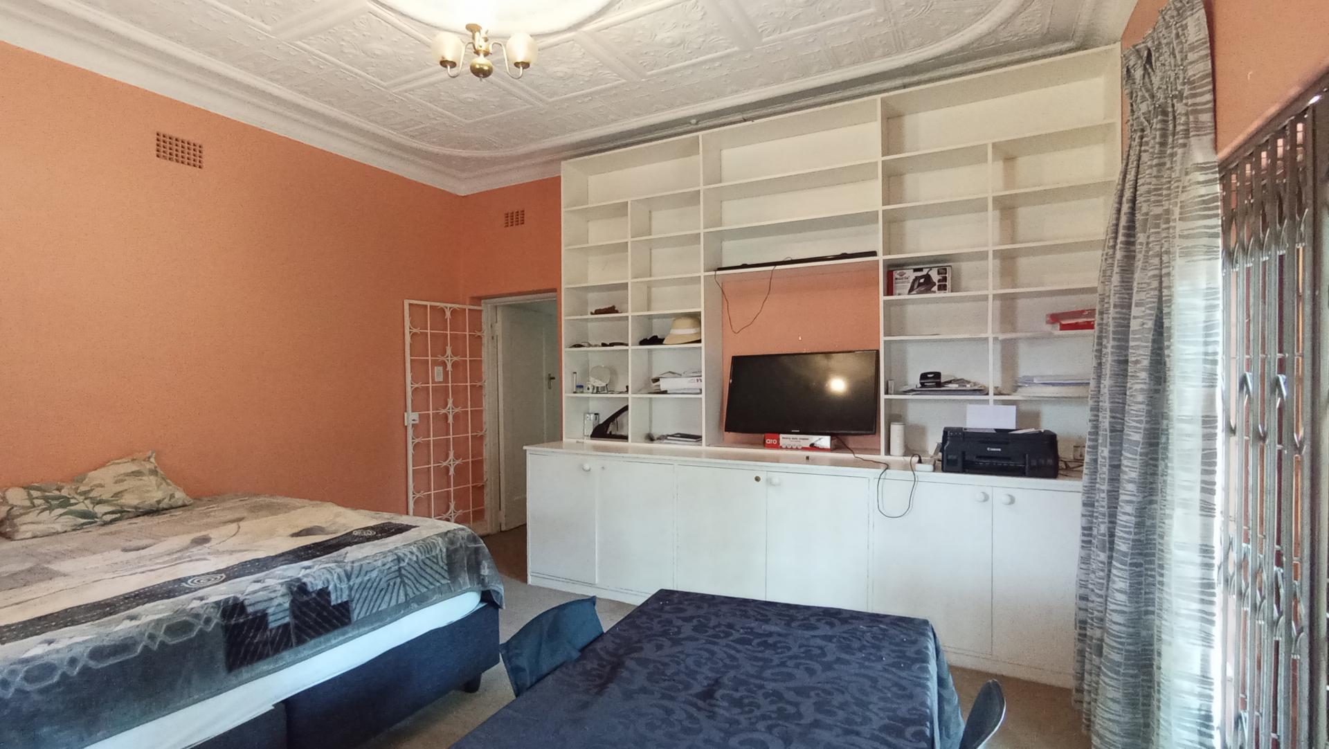 Bed Room 3 - 18 square meters of property in Highlands North