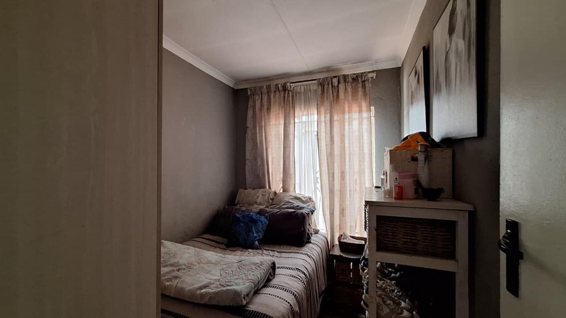 Bed Room 2 - 8 square meters of property in Vosloorus