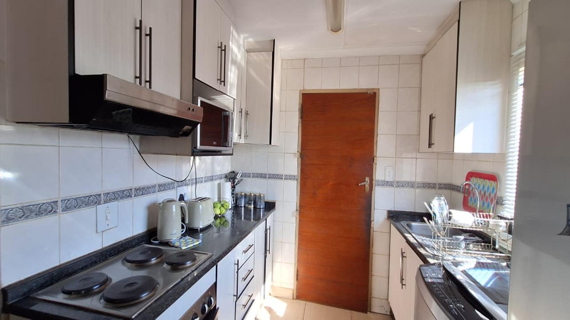 Kitchen - 6 square meters of property in Vosloorus