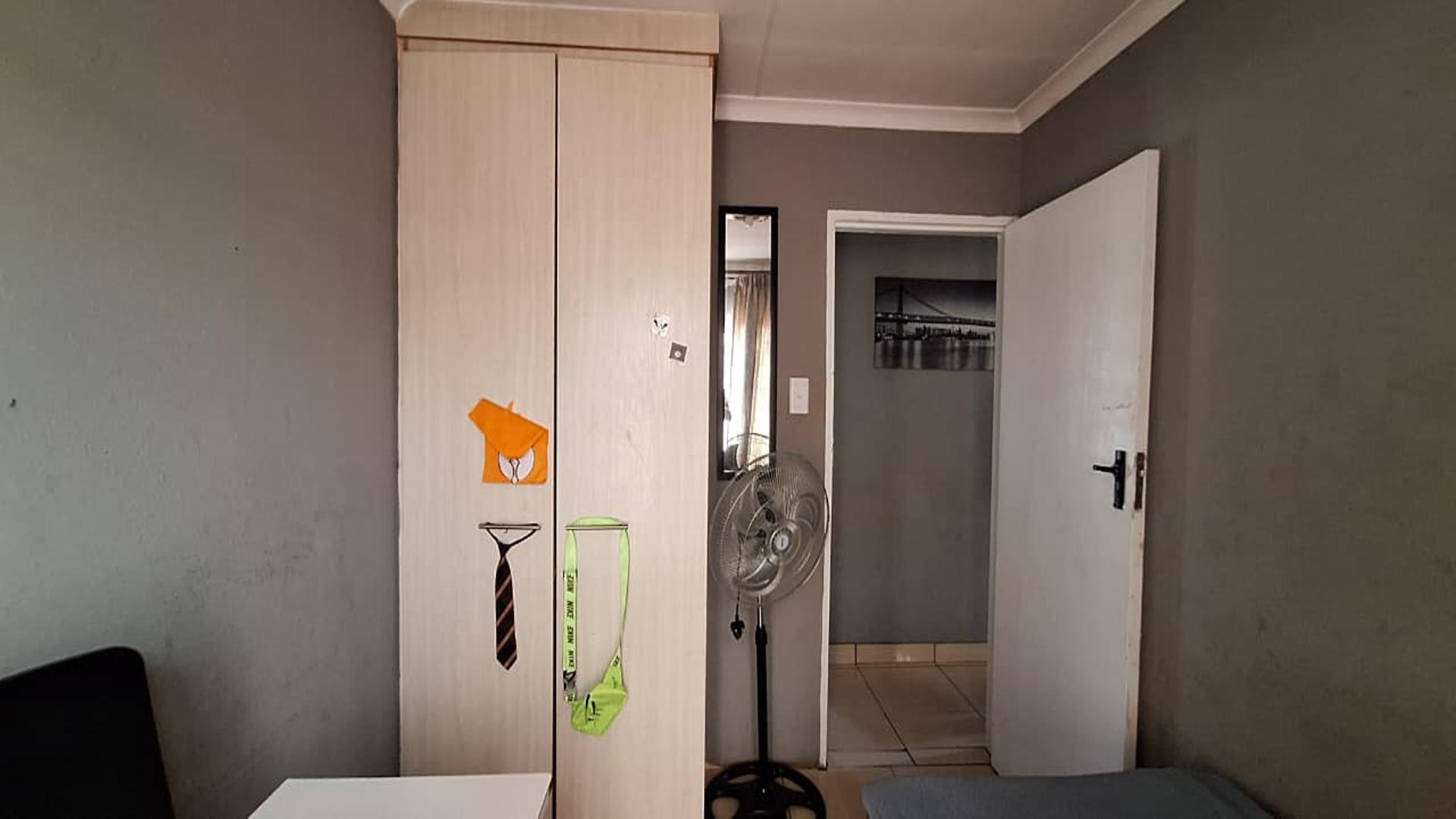 Bed Room 1 - 9 square meters of property in Vosloorus