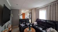 Lounges - 19 square meters of property in Vosloorus