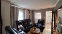 Lounges - 19 square meters of property in Vosloorus