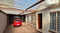 Garage - 97 square meters of property in Vosloorus