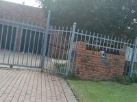 Front View of property in Suidrand