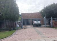 Front View of property in Suidrand