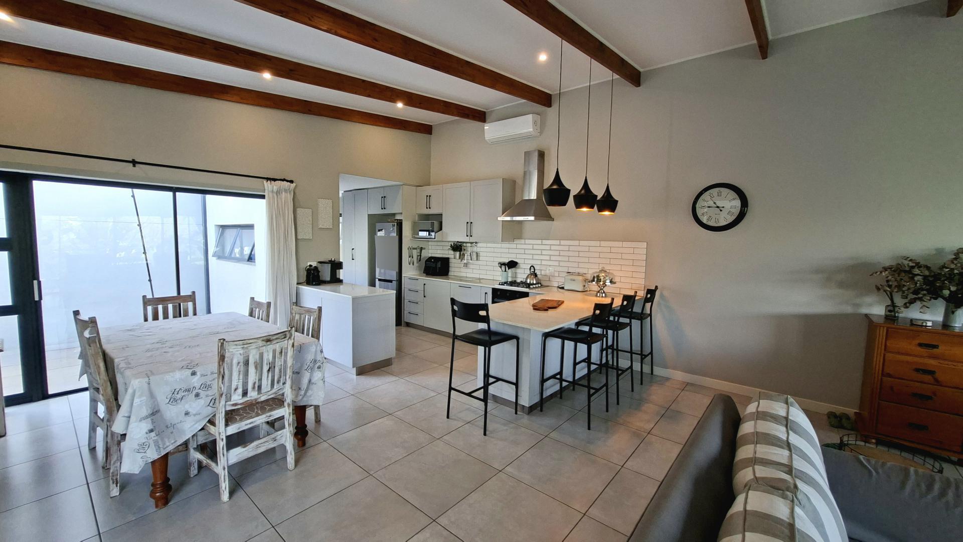 Dining Room of property in Palm Lakes Family Estate