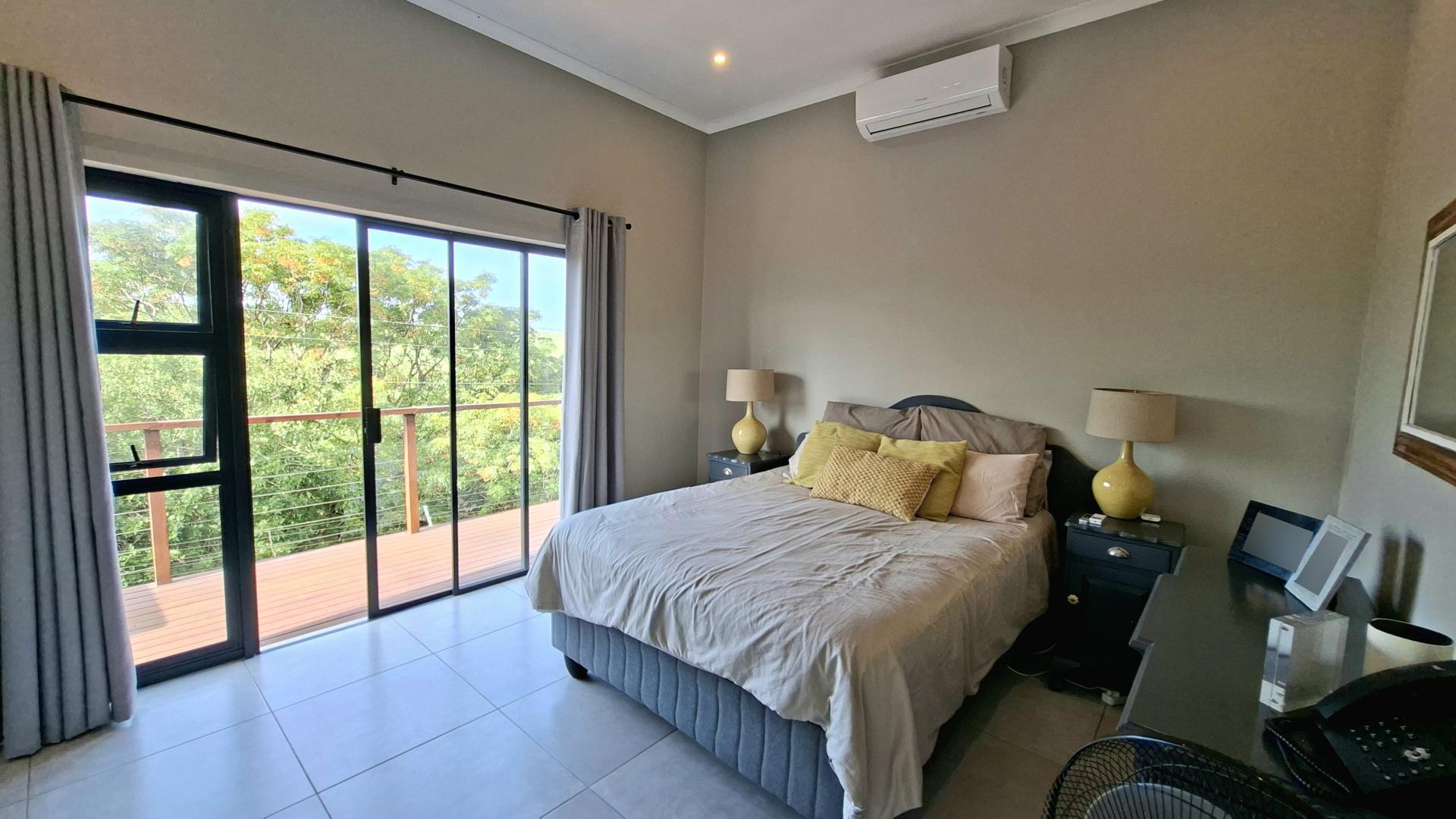Bed Room 2 of property in Palm Lakes Family Estate