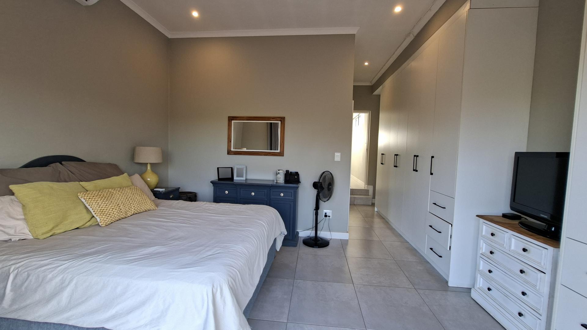 Bed Room 2 of property in Palm Lakes Family Estate