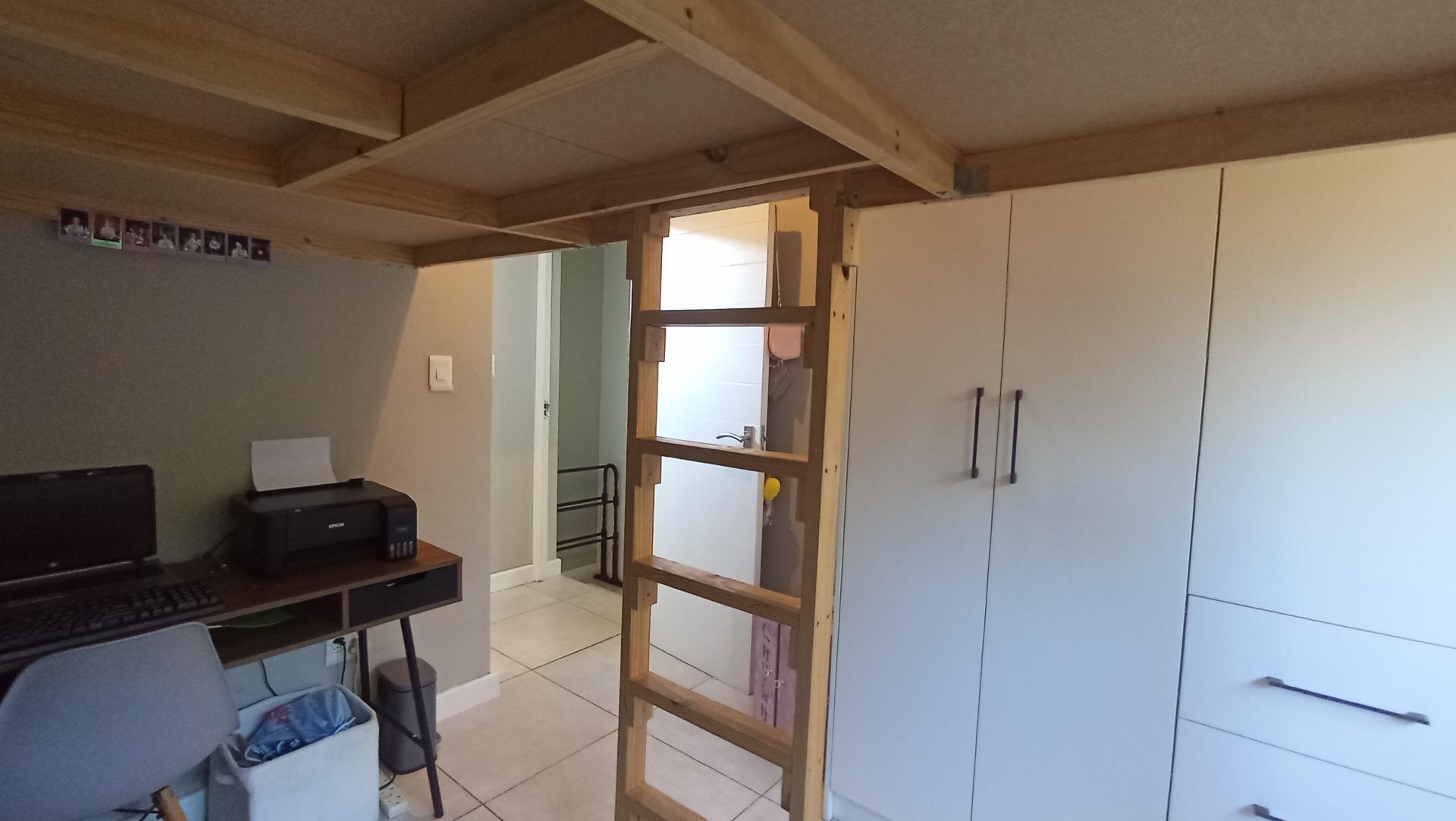 Bed Room 3 - 13 square meters of property in Palm Lakes Family Estate