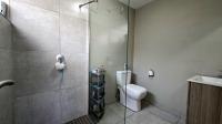 Bathroom 3+ of property in Palm Lakes Family Estate
