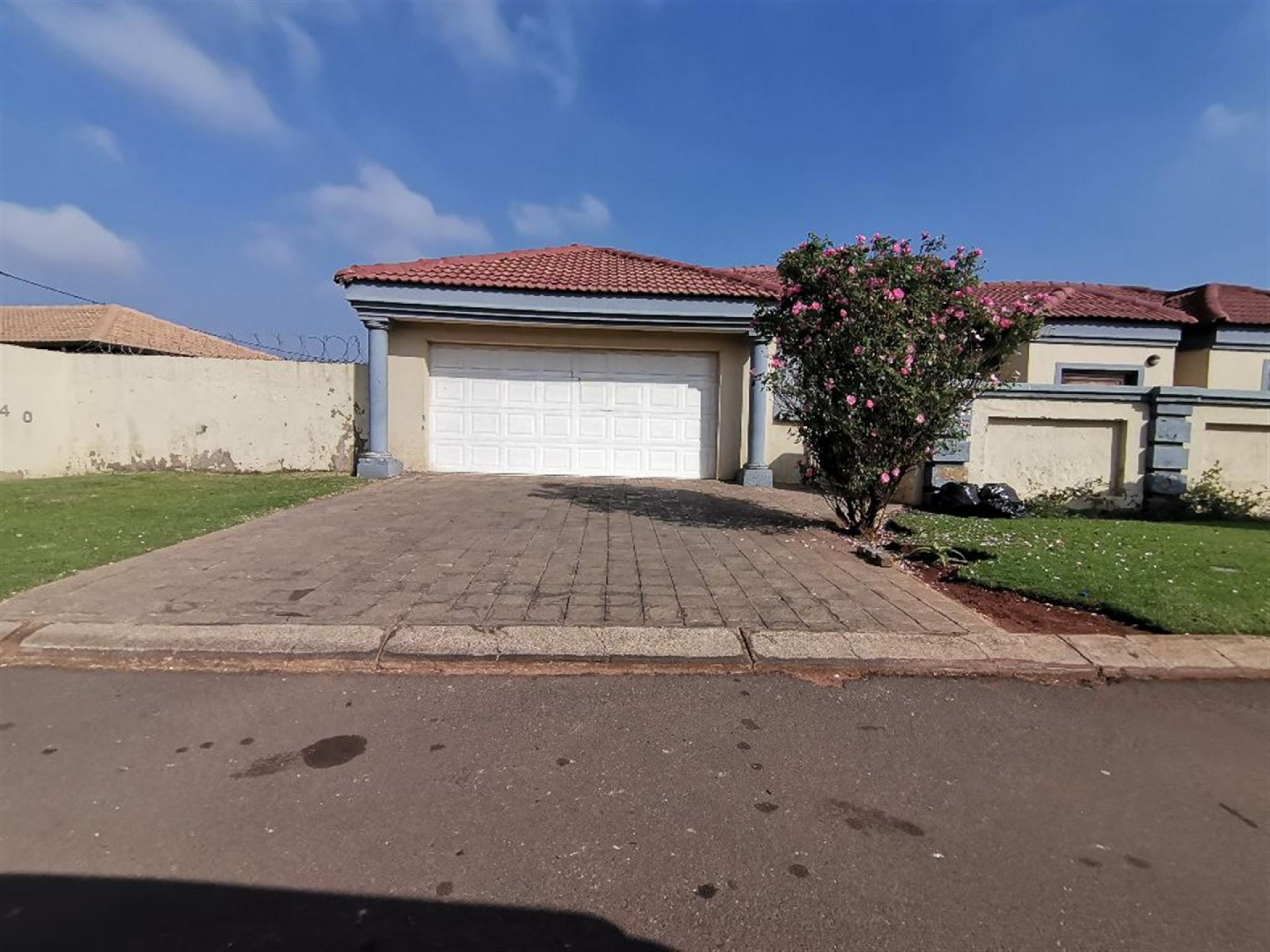 Front View of property in Vosloorus