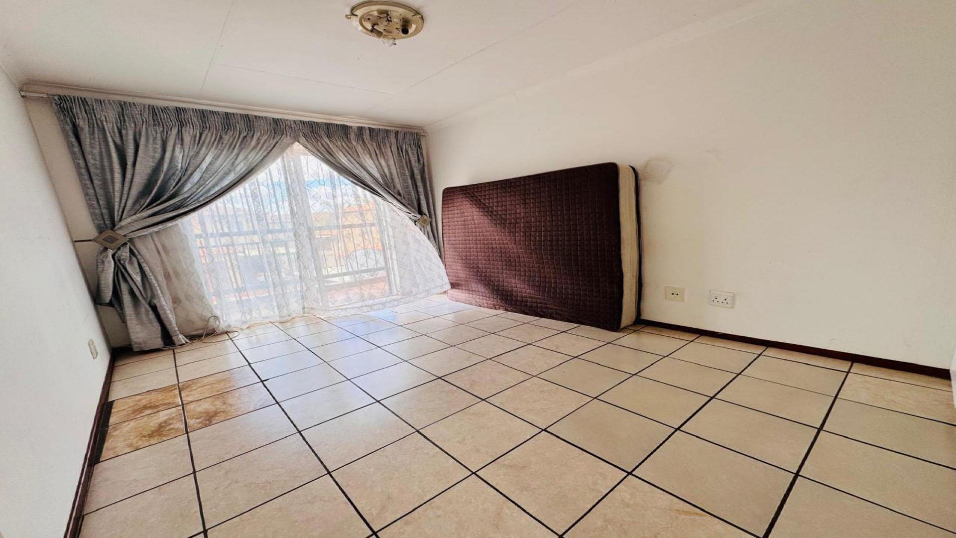 Bed Room 1 of property in Annlin