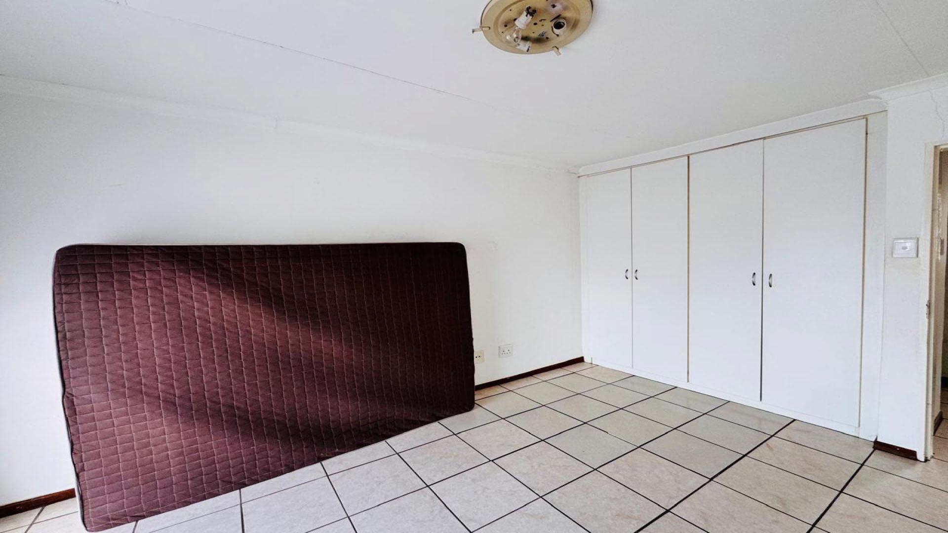 Bed Room 1 of property in Annlin