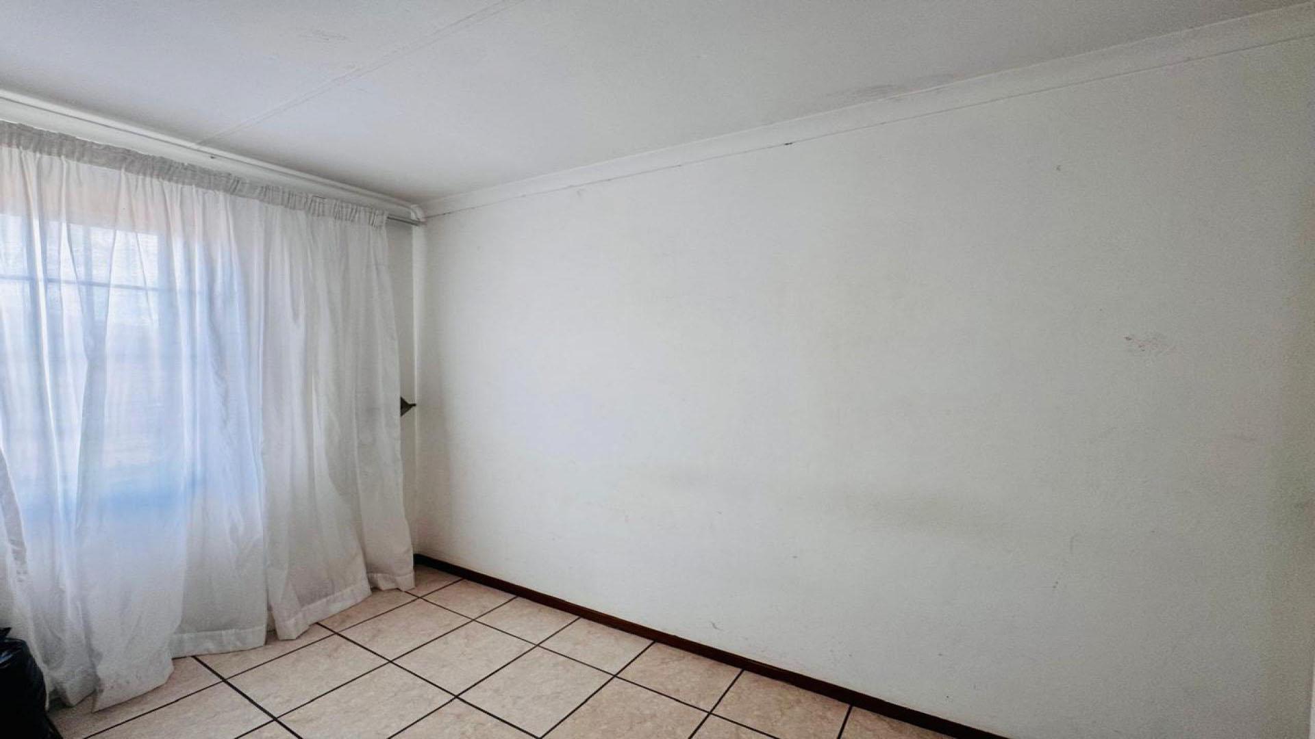 Bed Room 2 of property in Annlin