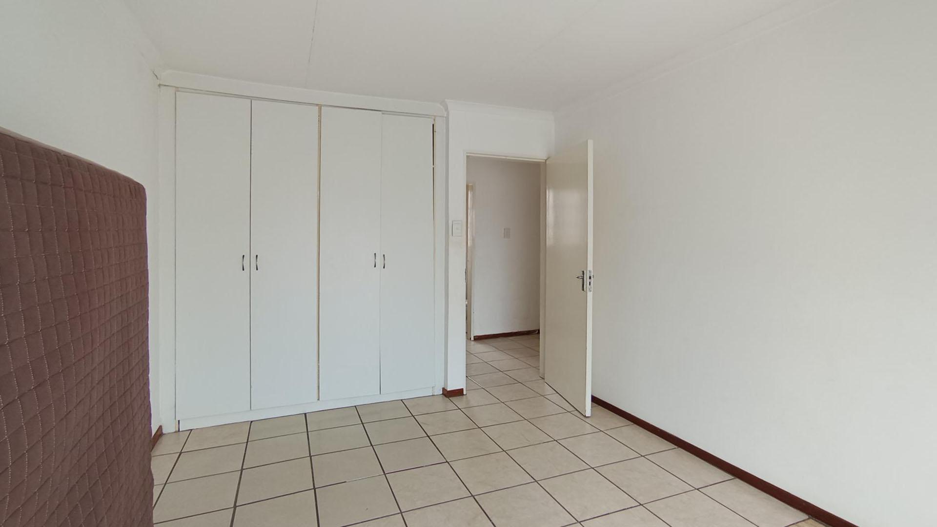 Bed Room 1 - 15 square meters of property in Annlin