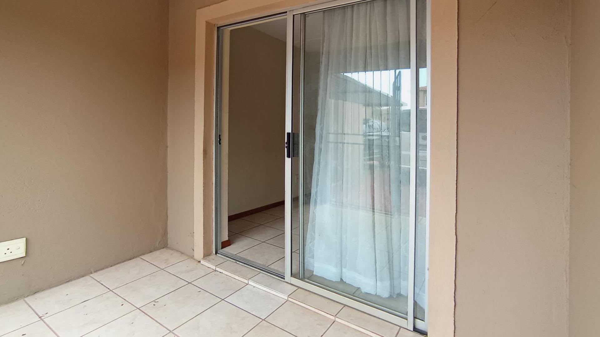 Patio - 12 square meters of property in Annlin