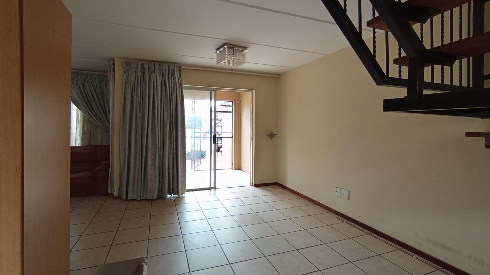 Dining Room - 10 square meters of property in Annlin