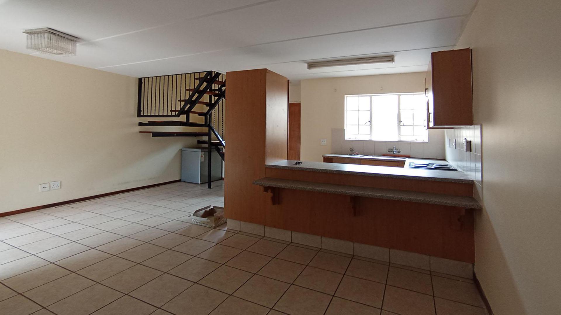 Lounges - 10 square meters of property in Annlin