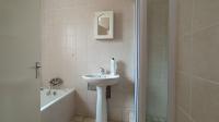 Bathroom 1 - 7 square meters of property in Annlin