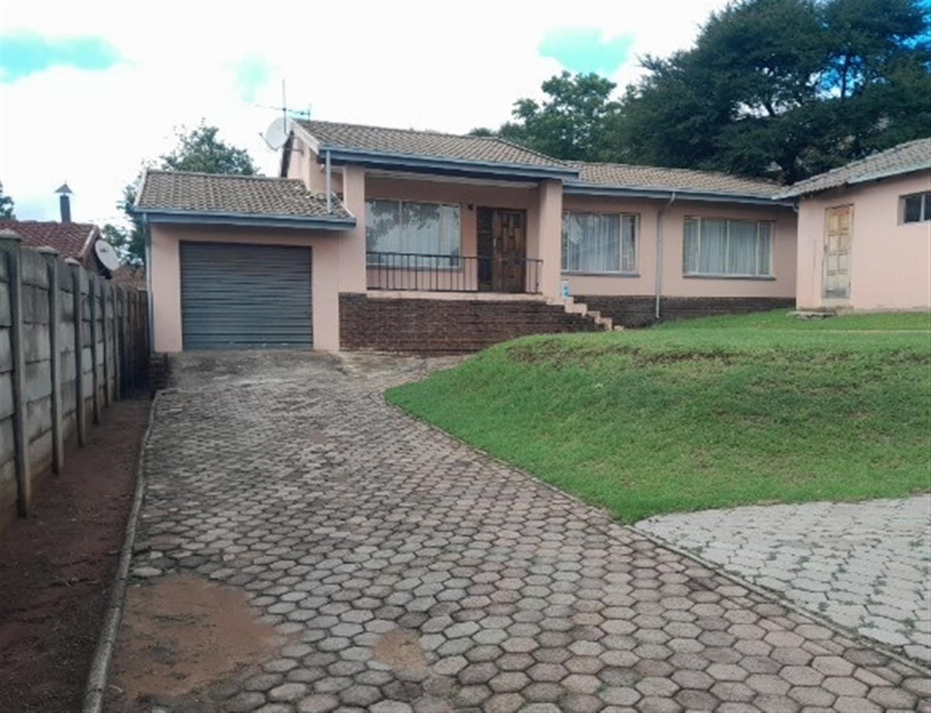 Front View of property in Roodepoort