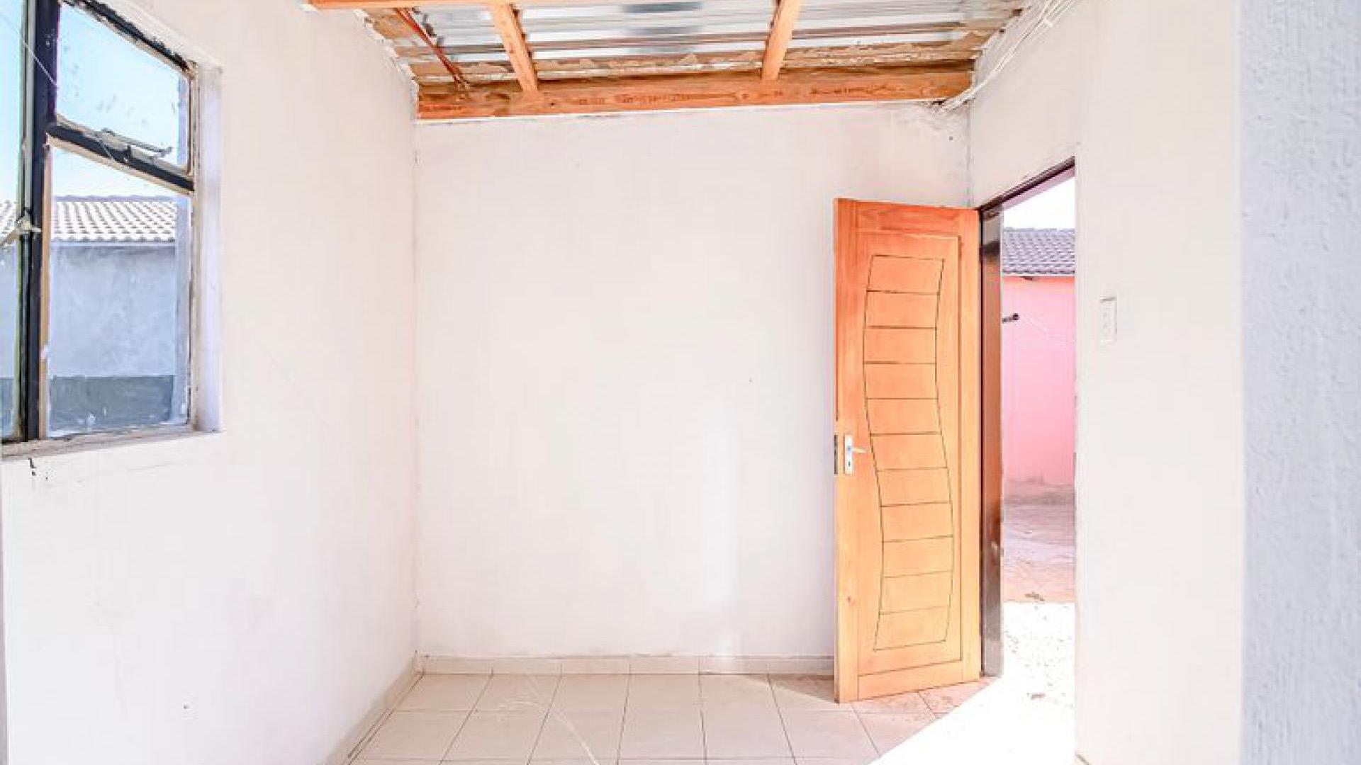 Bed Room 5+ of property in Soshanguve