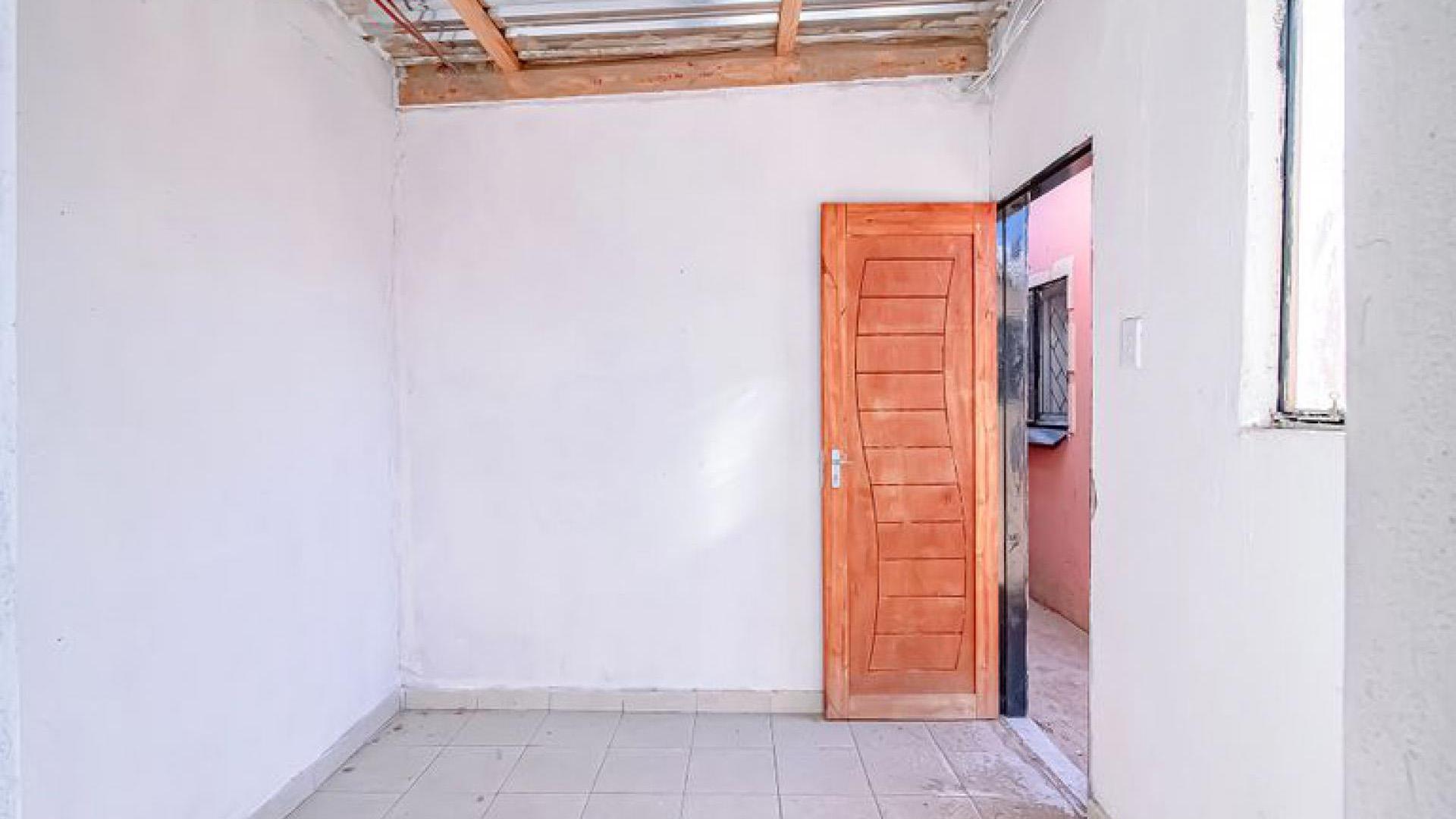 Bed Room 5+ of property in Soshanguve