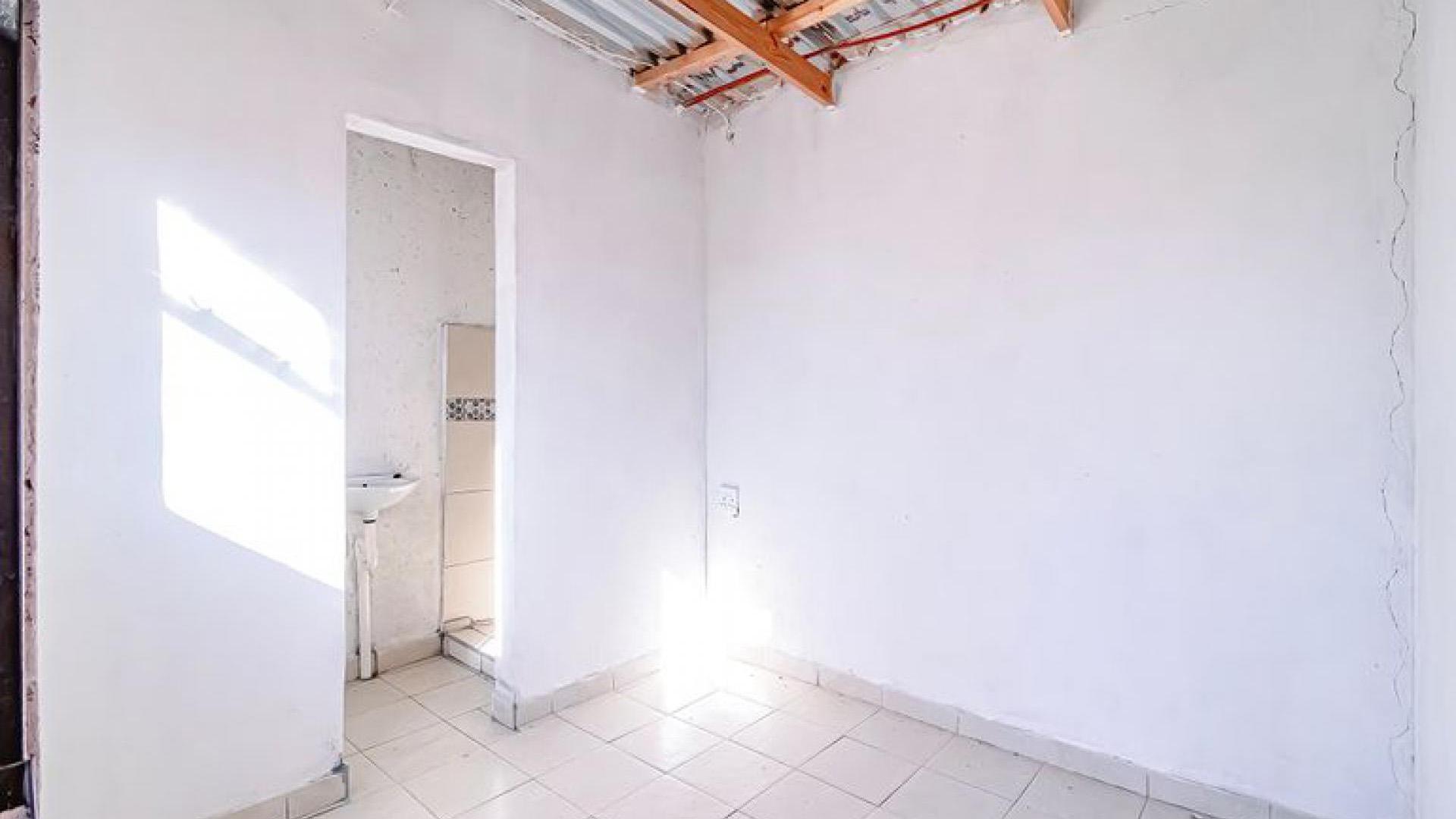 Bed Room 5+ of property in Soshanguve