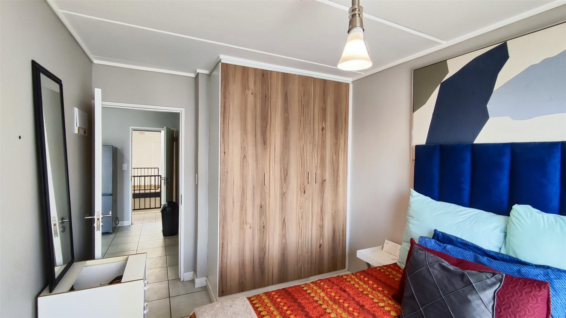 Bed Room 1 - 10 square meters of property in Linbro Park A.H.