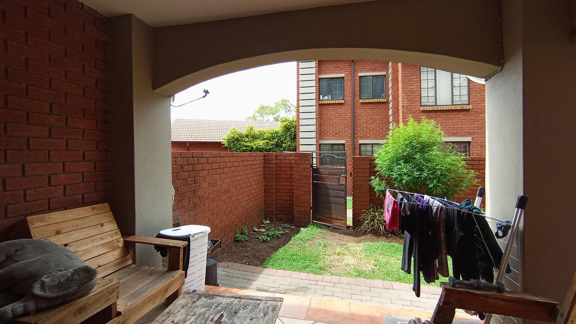 Patio - 8 square meters of property in Highveld