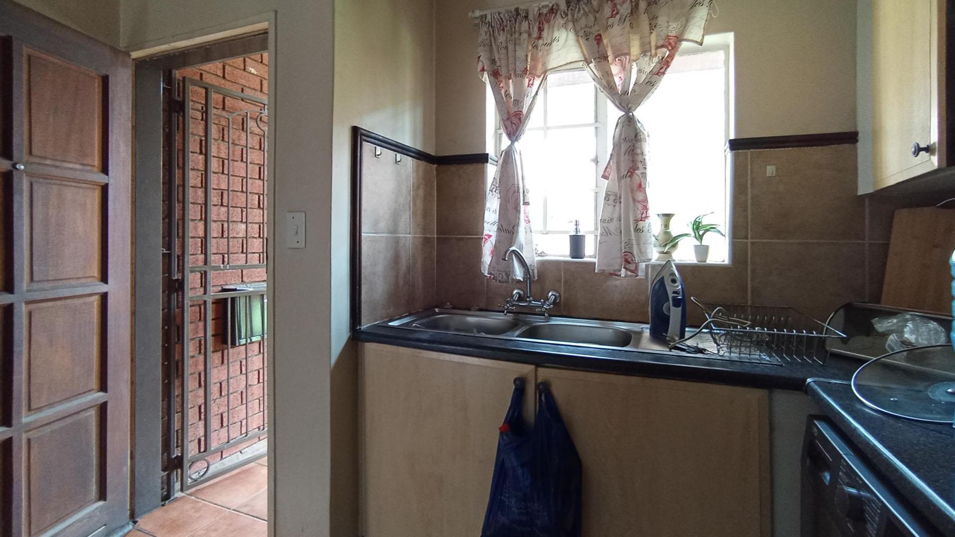 Kitchen - 9 square meters of property in Highveld