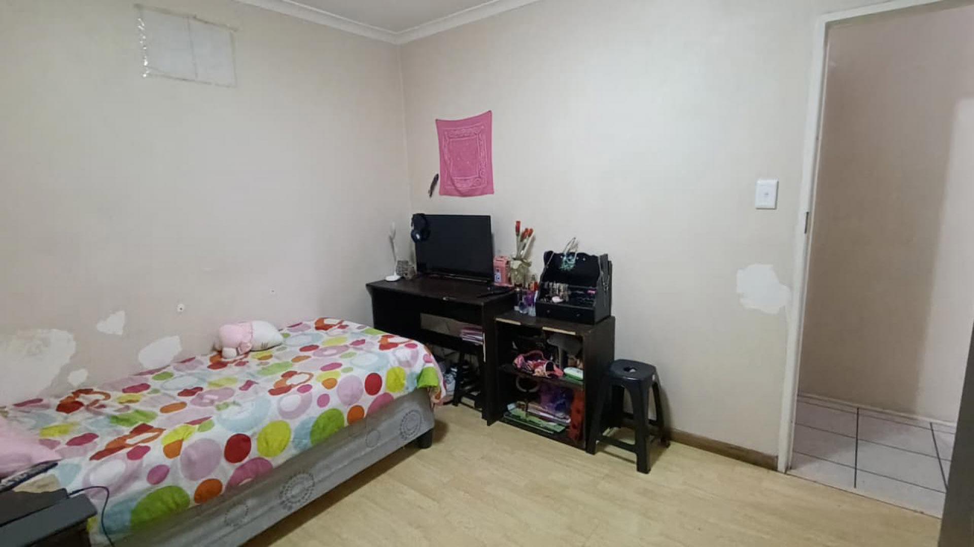 Bed Room 1 of property in Belgravia