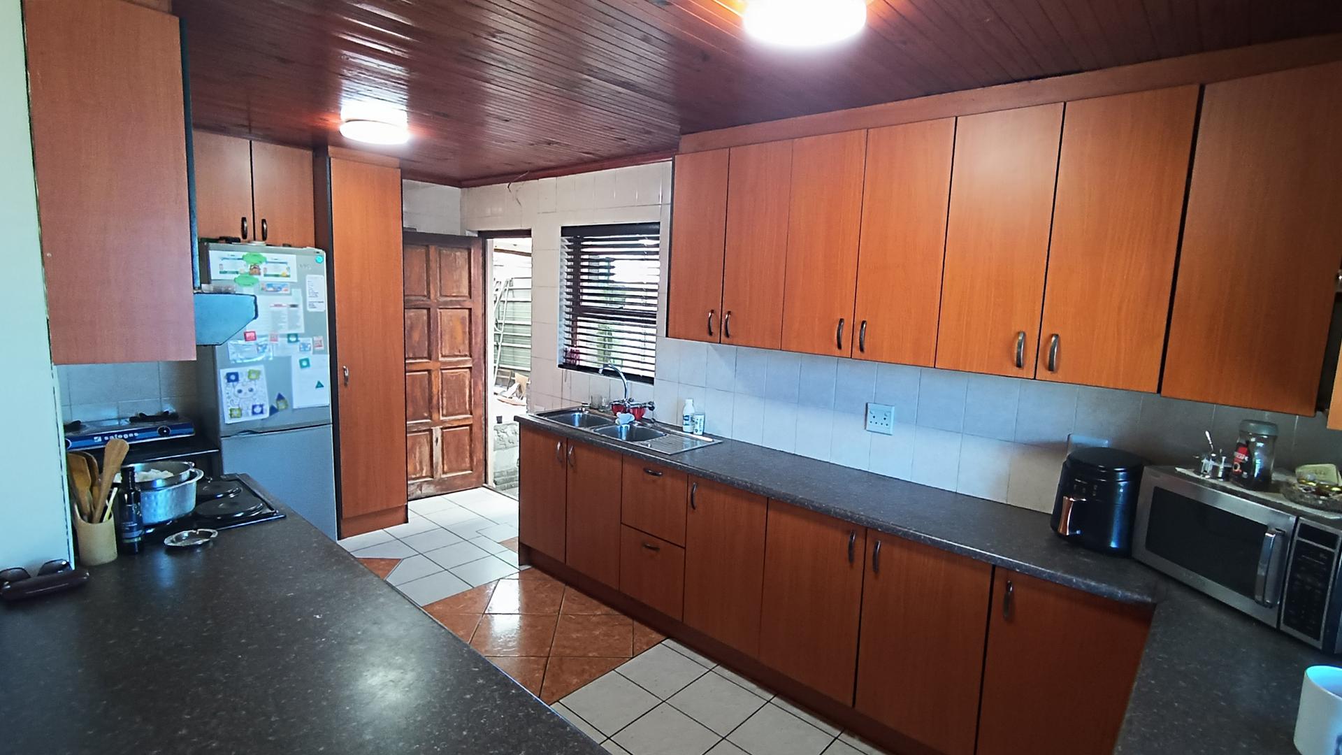 Kitchen - 17 square meters of property in Belgravia