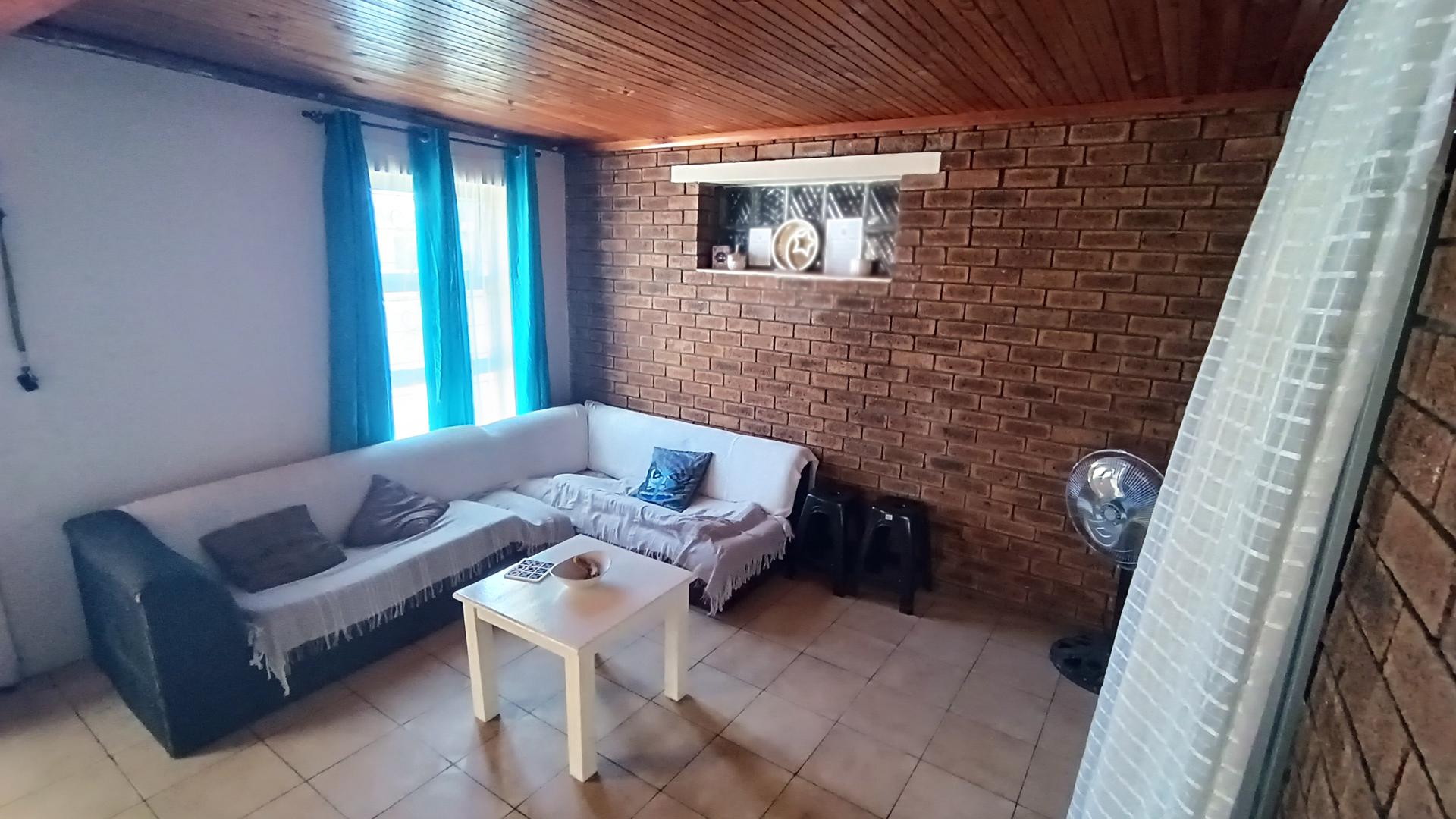 Lounges - 14 square meters of property in Belgravia