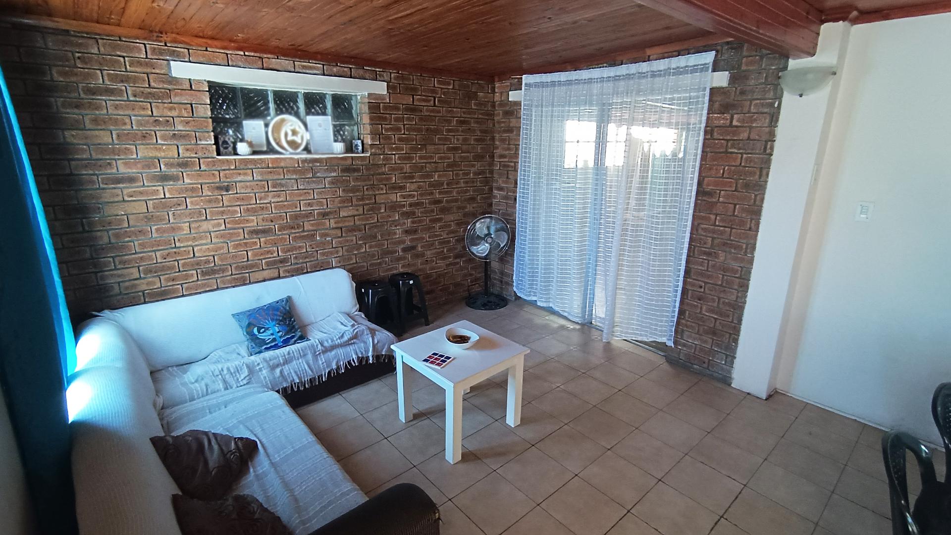 Lounges - 14 square meters of property in Belgravia