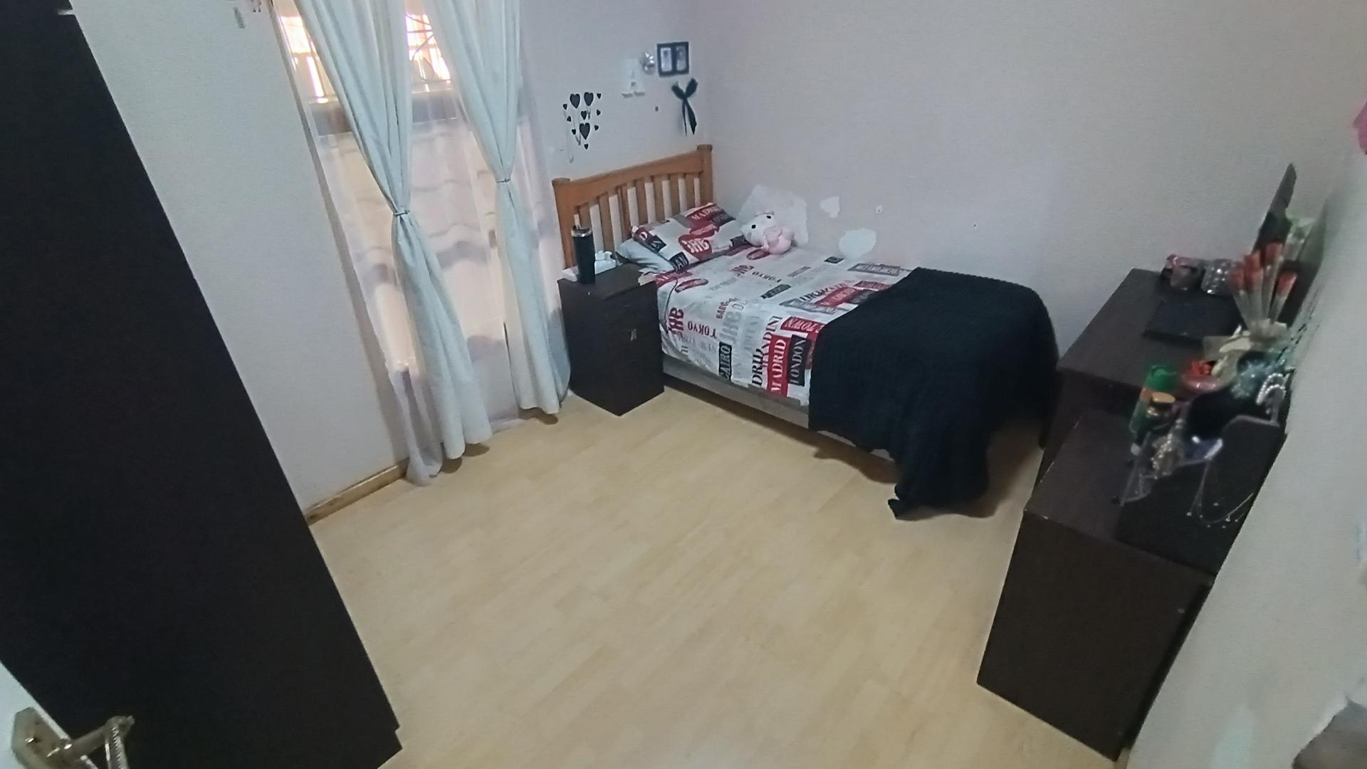 Bed Room 1 - 11 square meters of property in Belgravia