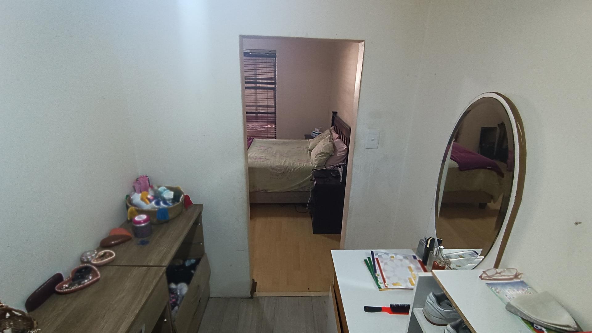 Main Bedroom - 24 square meters of property in Belgravia