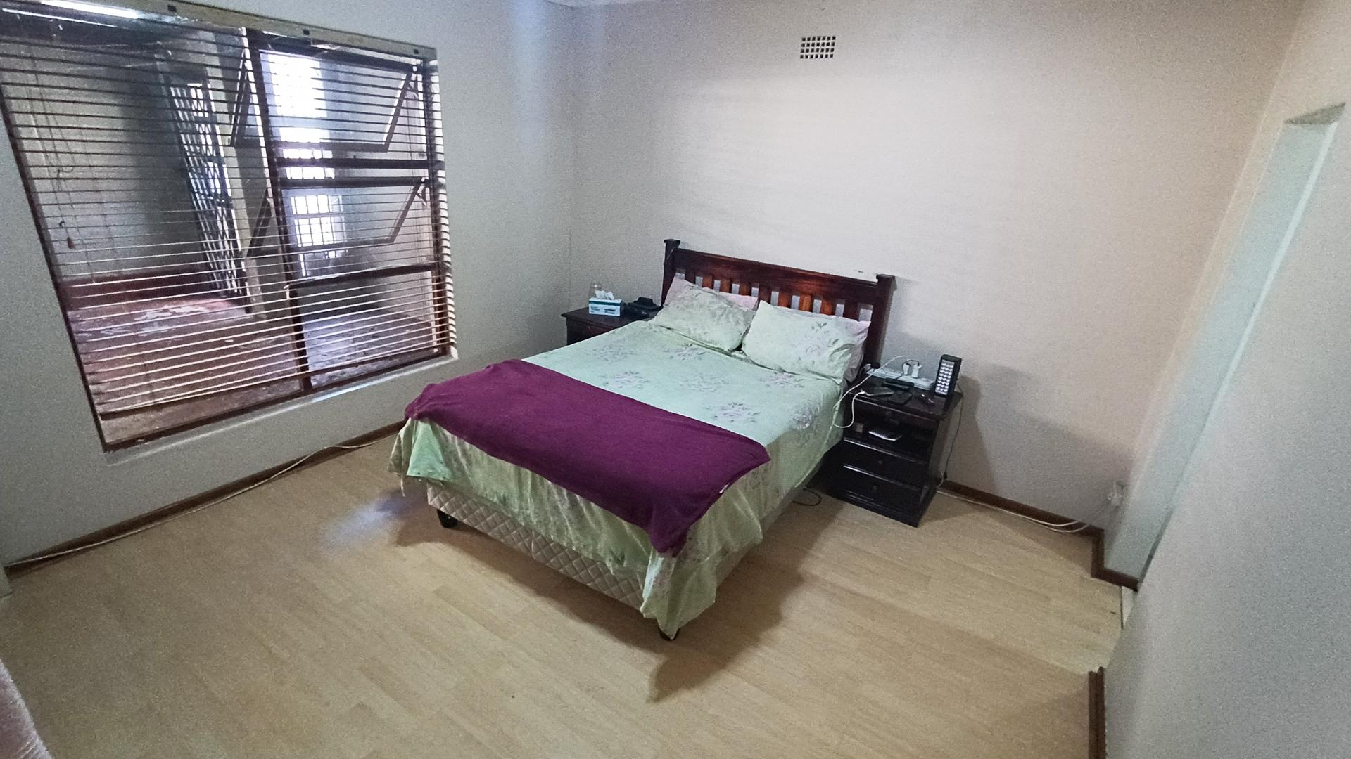 Main Bedroom - 24 square meters of property in Belgravia