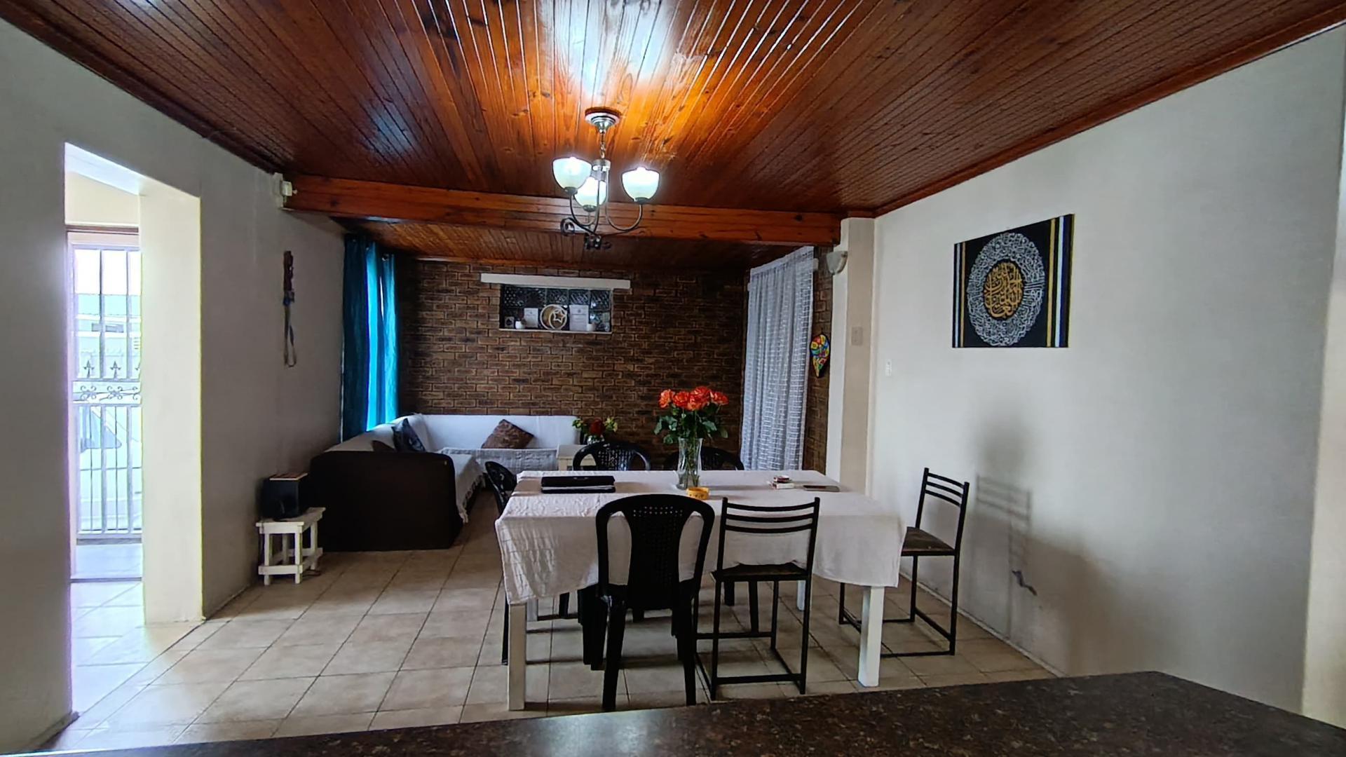 Dining Room - 17 square meters of property in Belgravia