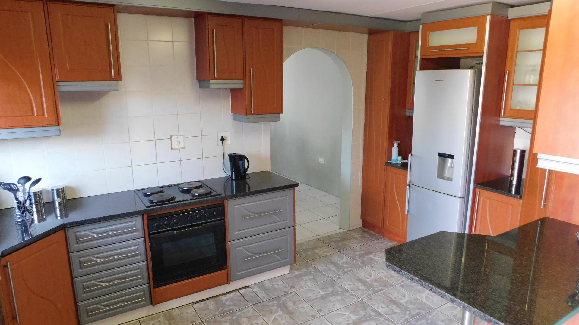 Kitchen - 19 square meters of property in Hayfields