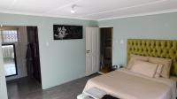Main Bedroom - 20 square meters of property in Hayfields