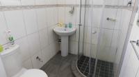 Main Bathroom - 4 square meters of property in Hayfields