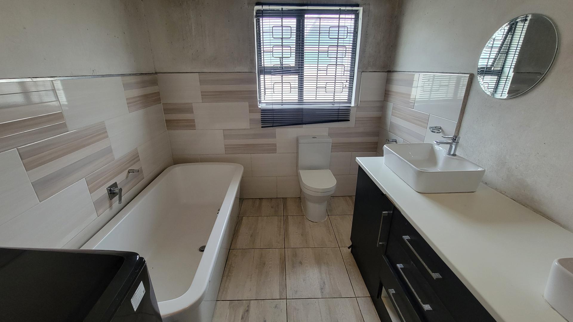 Bathroom 2 of property in Mandalay