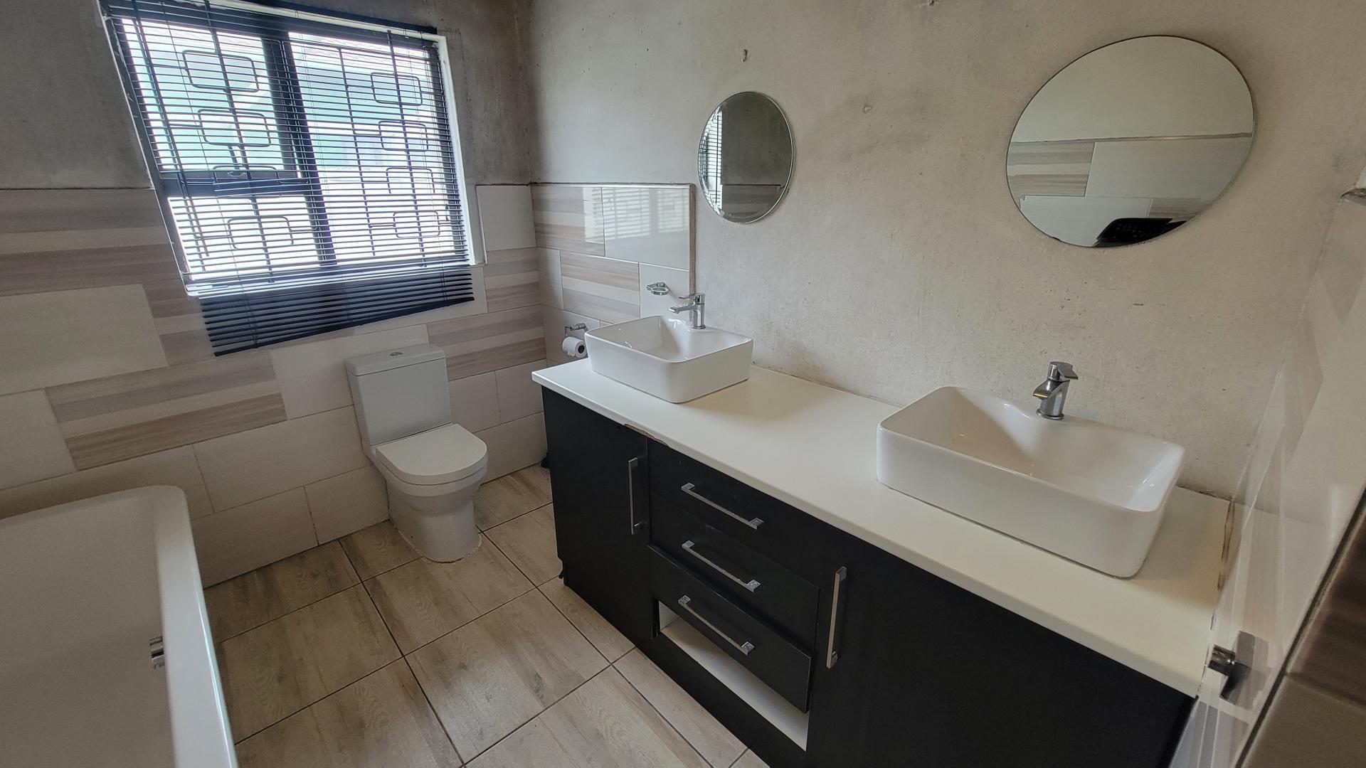 Bathroom 2 of property in Mandalay