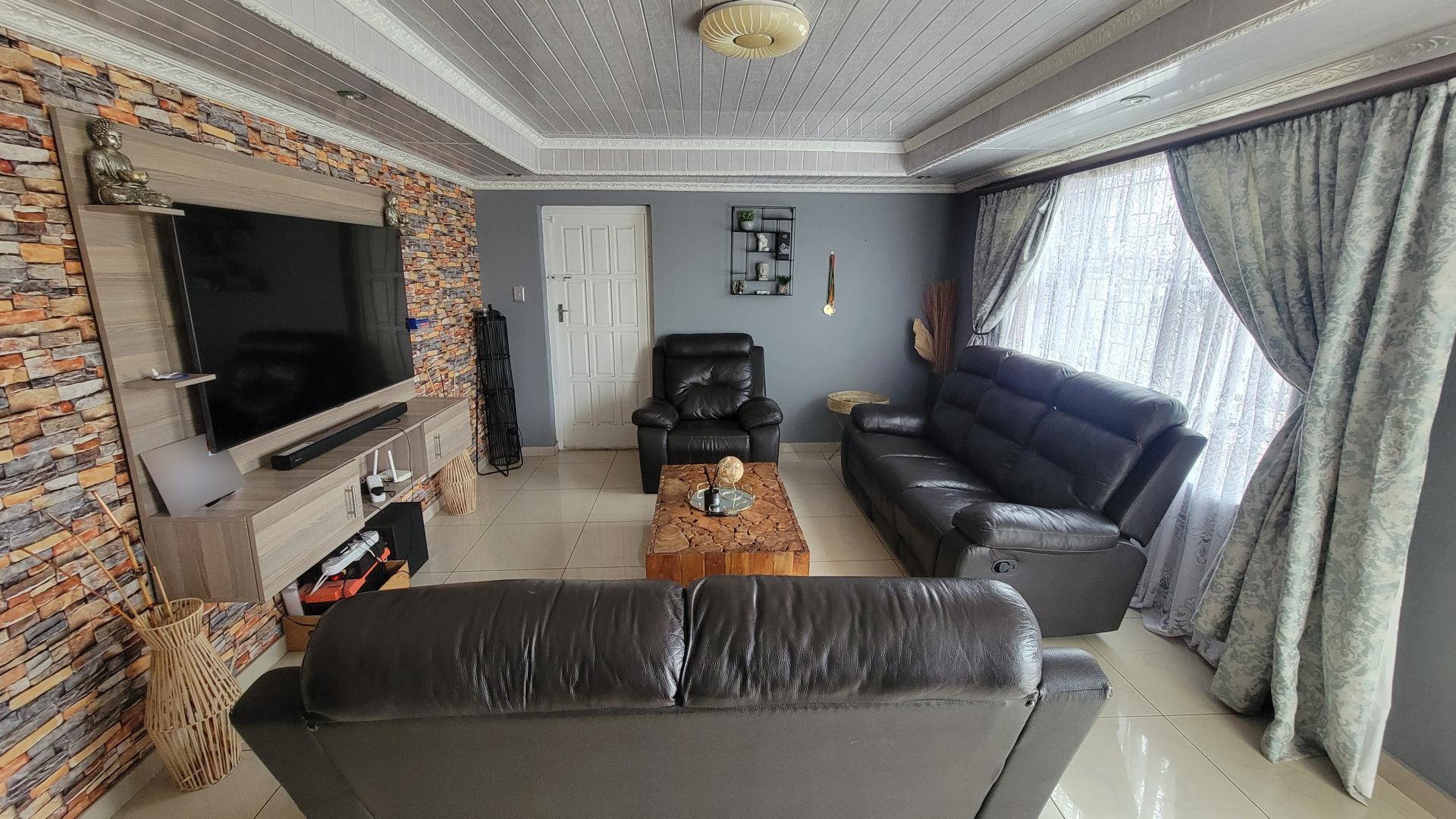 Lounges of property in Mandalay