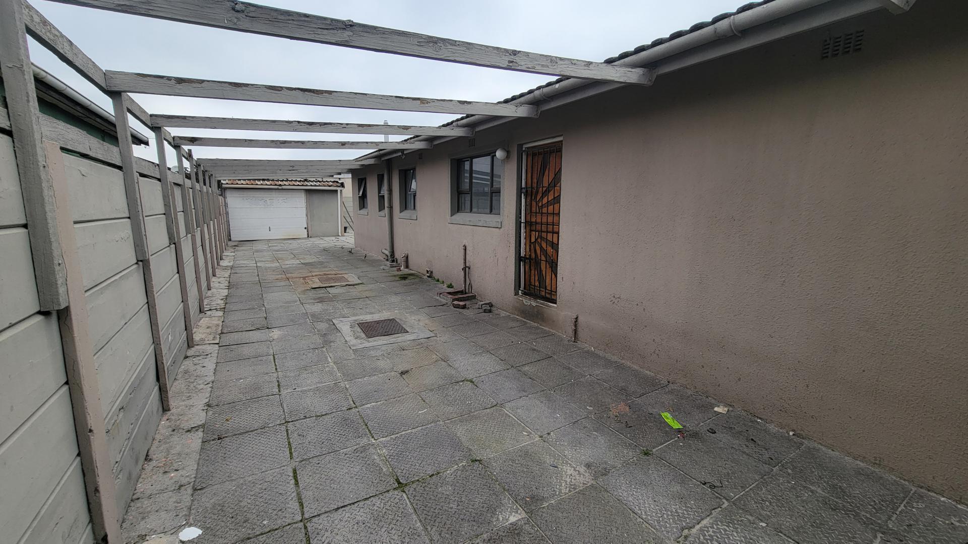 Carport  of property in Mandalay