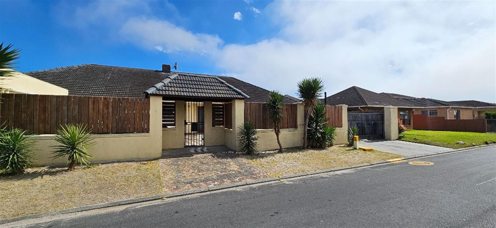 Front View of property in Grassy Park