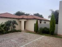 3 Bedroom 2 Bathroom House to Rent for sale in Thatchfield