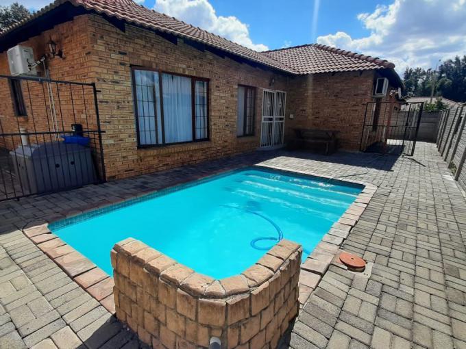 3 Bedroom Simplex for Sale For Sale in Waterval East - MR626137