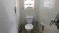 Guest Toilet - 2 square meters of property in Grove End
