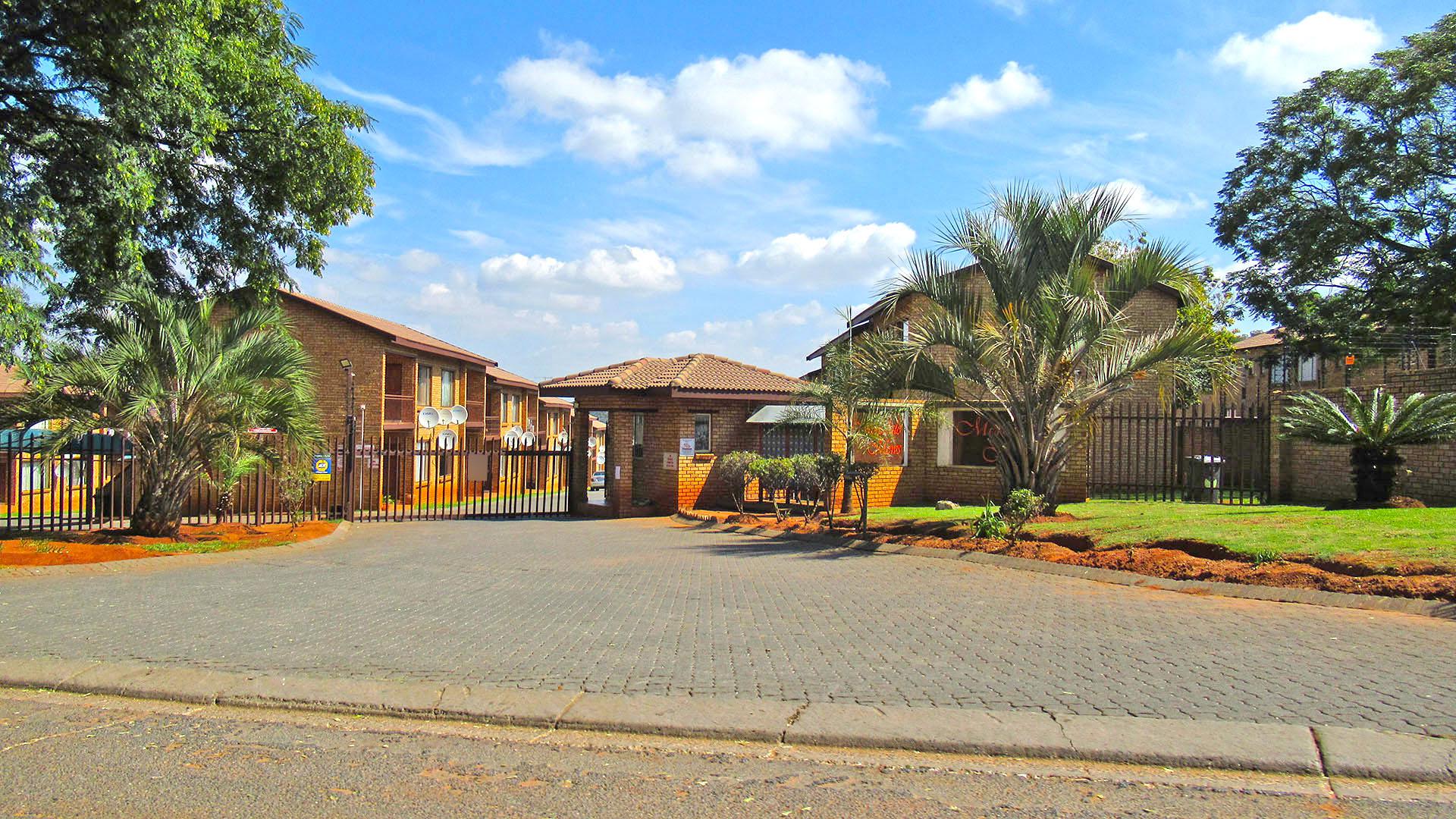 Front View of property in Meredale